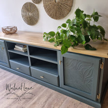 Load image into Gallery viewer, Eden paintable wallpaper - Walnut lane