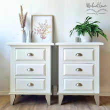 Load image into Gallery viewer, Seashell - Walnut lane