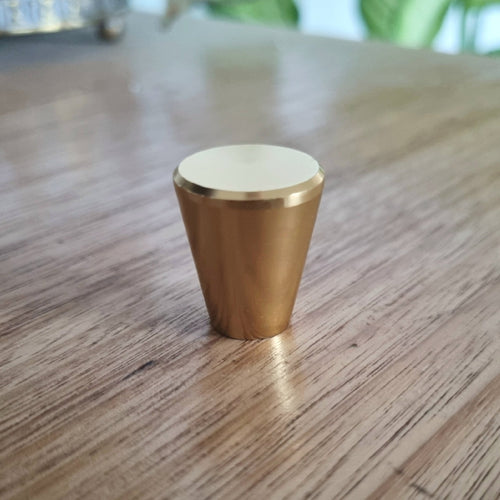 Gold knob - Walnut lane