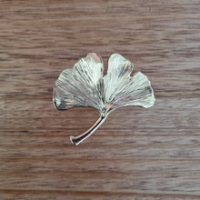 Load image into Gallery viewer, Ginkgo leaf knob - Walnut lane
