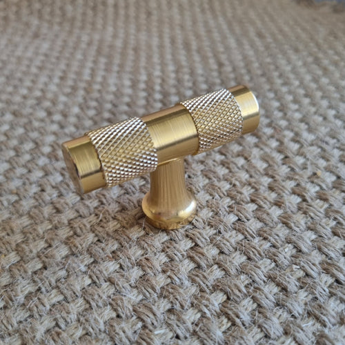 T bar pull handle - Walnut lane