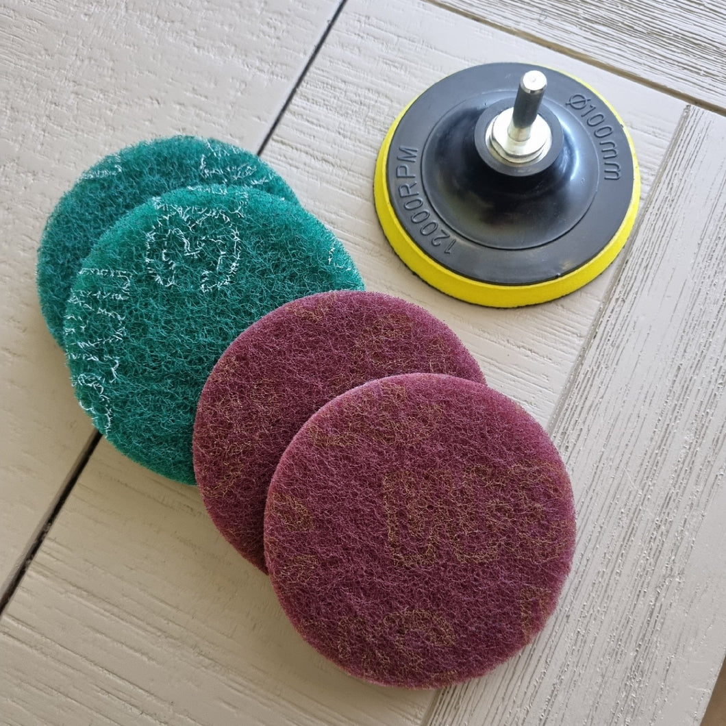 4 scouring pads and a drill plate - Walnut lane