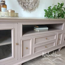 Load image into Gallery viewer, Damask - Walnut lane

