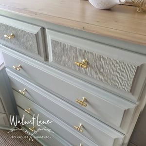 Golden pull - Walnut lane